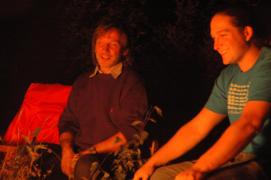 Mike, Thomas/am Lagerfeuer