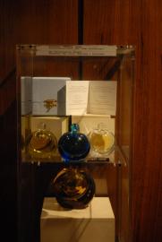 /Museo del Perfume - Perfum REGIA 1998 - Commemoració del 70ê anniversari. Disseny de Luis Ventós i Omedes