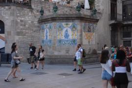 Azulejas (tiles/Fliesen) en Avinguda del Portal de l'Àngel, 7/Geohack: /