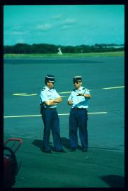Frankreich/France 1994/gendarms à l'aéroport de Brest/public