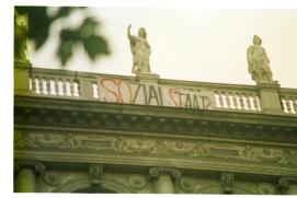 Transparent SOS - Sozialstaat Uni Wien Hauptgebaeude Juni 1996