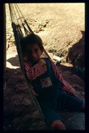 Guatemala 1996/niño en la hamaca